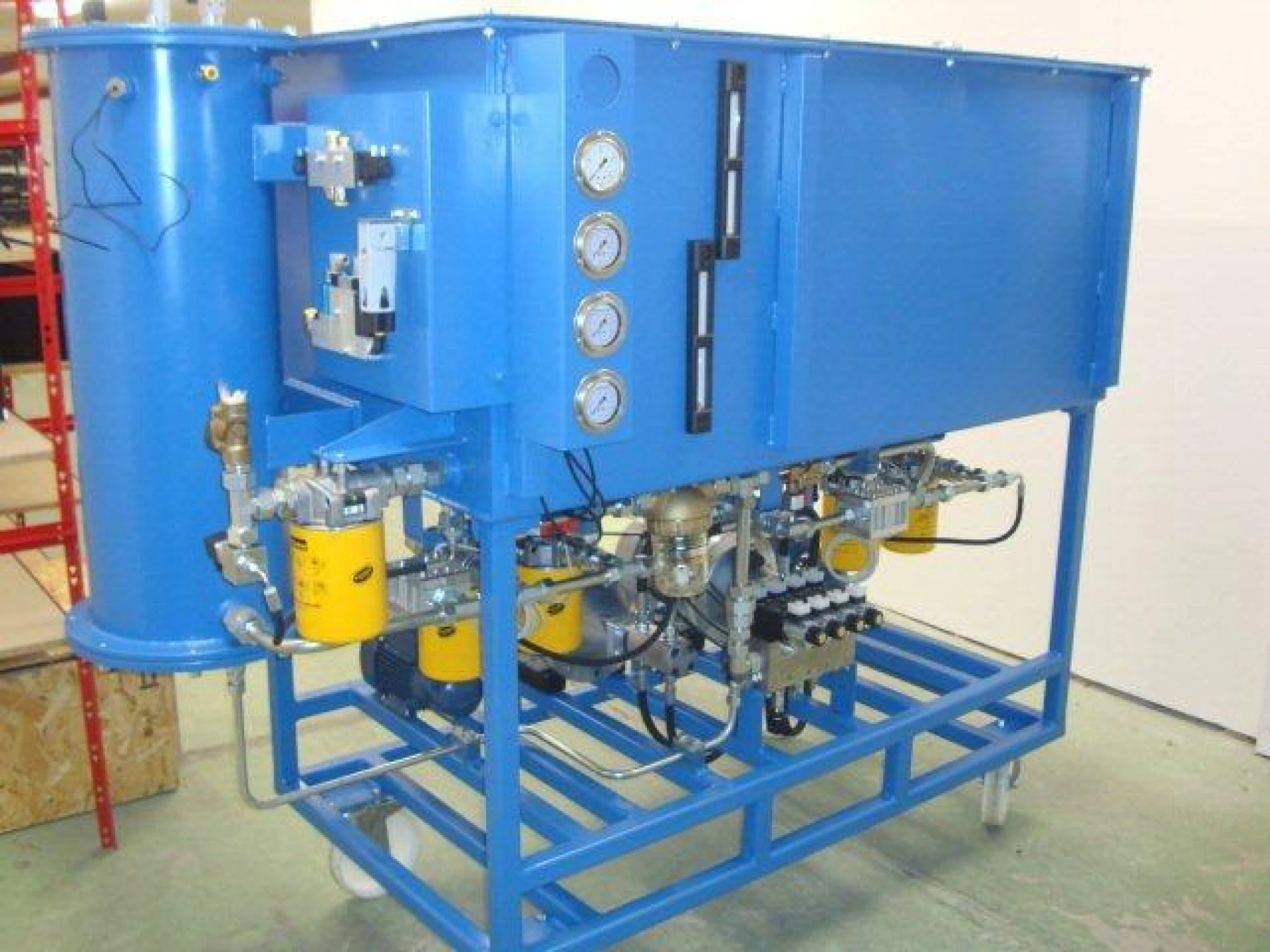 Hydraulický proplachovací a plnící agregát